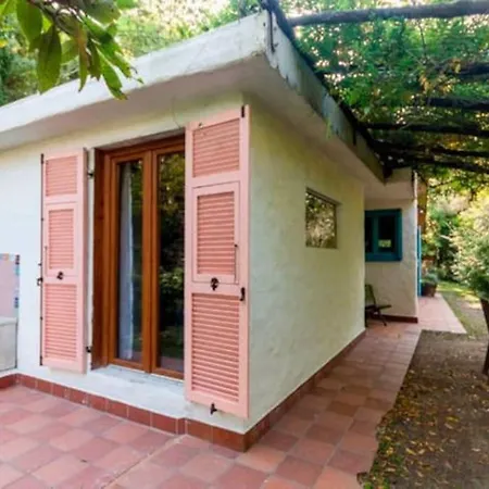 Casa de Férias Casetta Indipendente Al Mare Finale Ligure